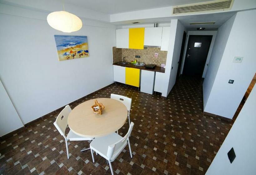 استودیوی استاندارد با چشم‌انداز دریا, Apart Hotel Safir