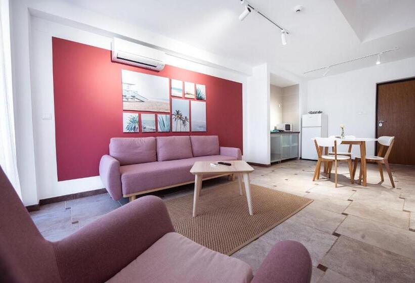 استودیوی استاندارد با چشم‌انداز دریا, Apart Hotel Safir