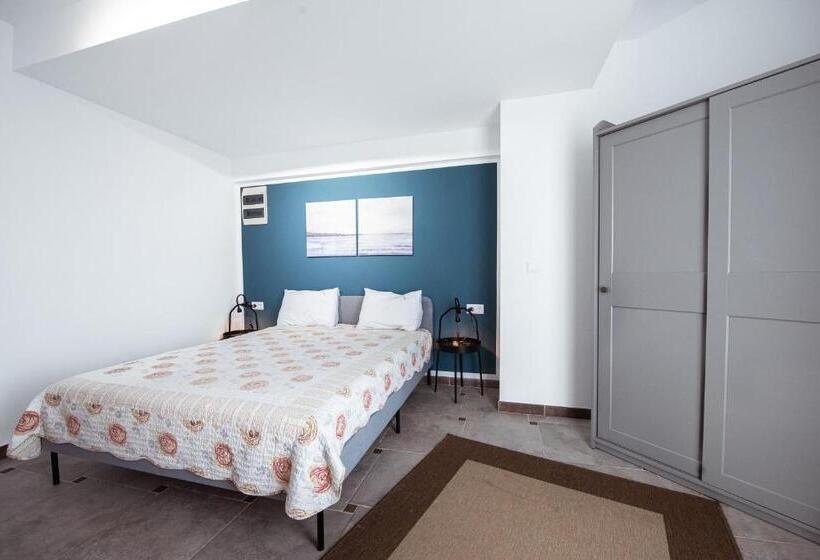 استودیوی استاندارد با چشم‌انداز دریا, Apart Hotel Safir