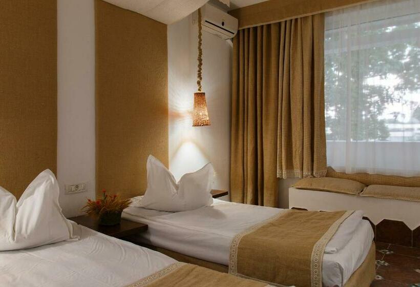 غرفة قياسية مزوَّدة بشُرفة, 2d Resort And Spa