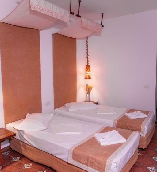 غرفة قياسية مزوَّدة بشُرفة, 2d Resort And Spa