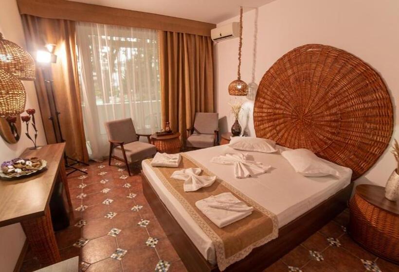 غرفة قياسية مزوَّدة بشُرفة, 2d Resort And Spa