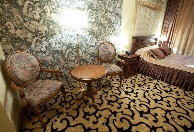 جناح جونيور, Deluxe Hotel Kupava