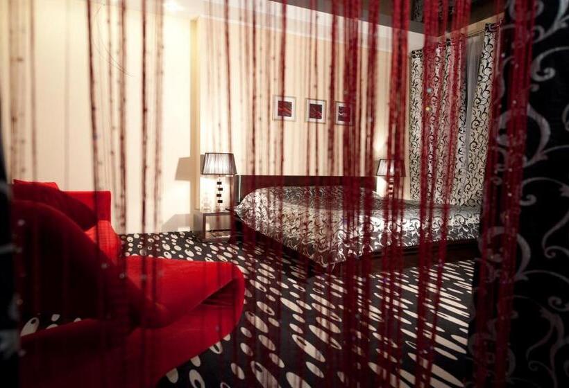 جناح, Deluxe Hotel Kupava