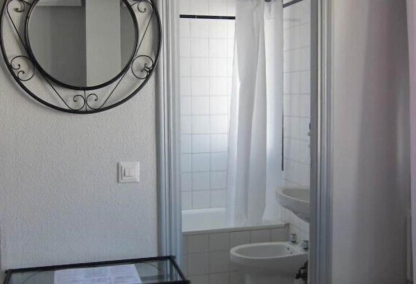 Номер Стандарт Трехместный, Hostal Alicia