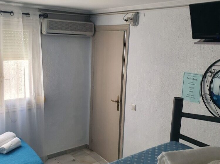 Четырехместный Номер Стандарт, Hostal Alicia