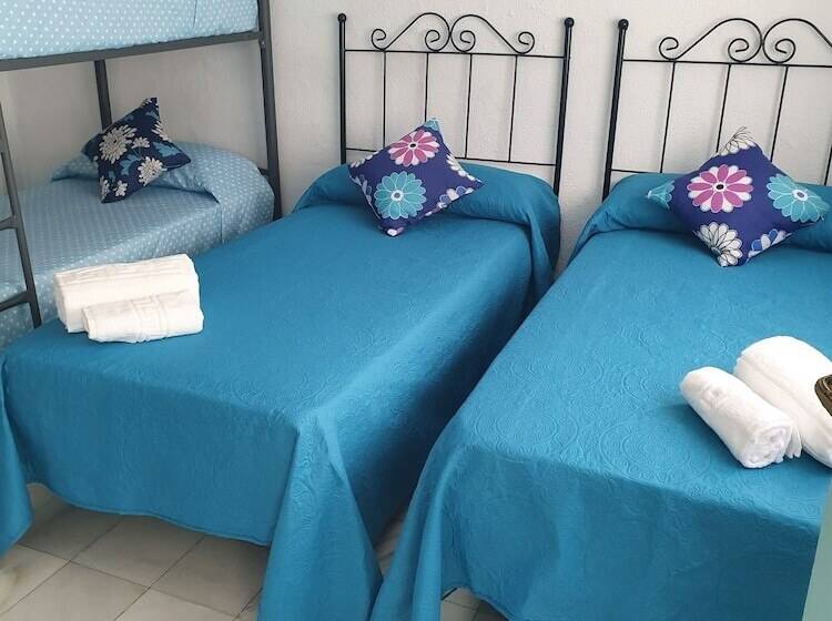 Четырехместный Номер Стандарт, Hostal Alicia
