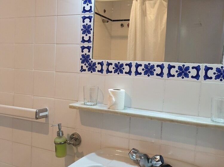 Четырехместный Номер Стандарт, Hostal Alicia