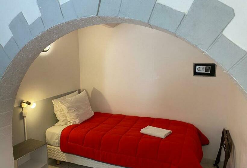 Трехместный Номер Комфорт, Logis Hôtel La Chaumière