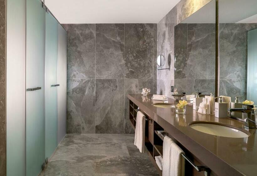 带大床的套房, Le Méridien Bodrum Beach Resort