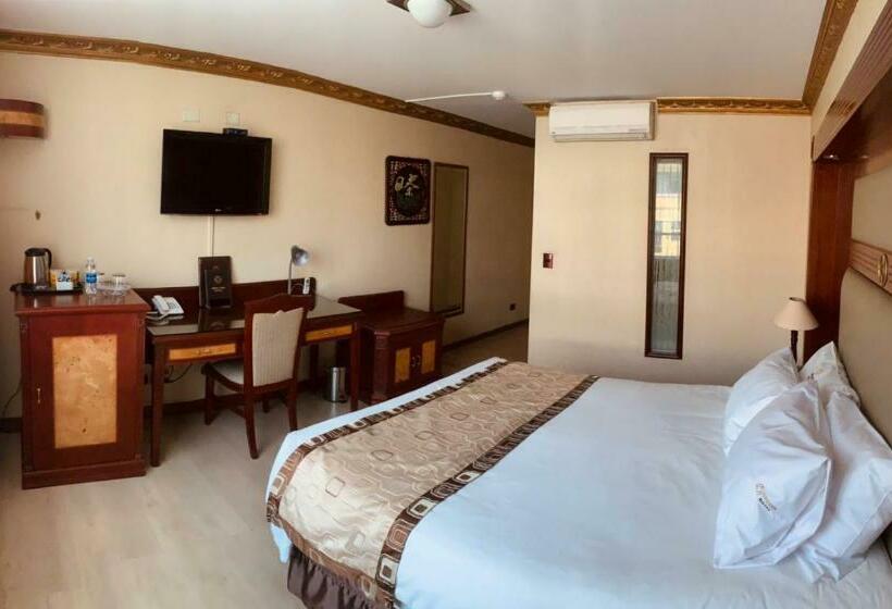 سوییت جونیور, Oro Inn