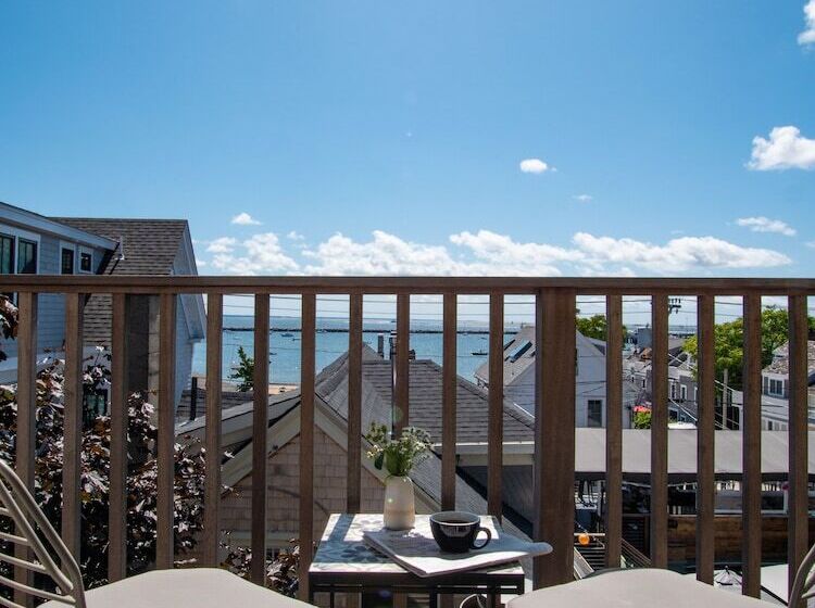 Полулюкс Повышенной Комфортности, The Waterford Inn