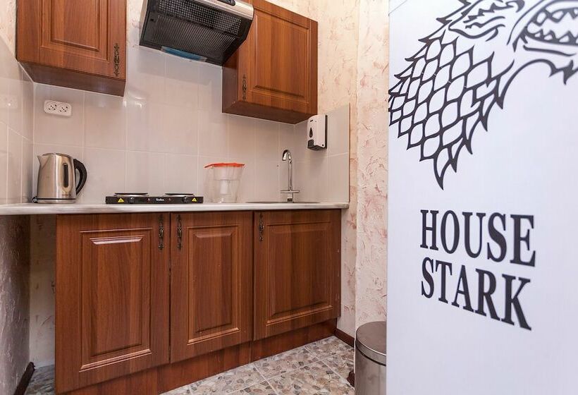 标准间, Winterfell On Smolenskaya