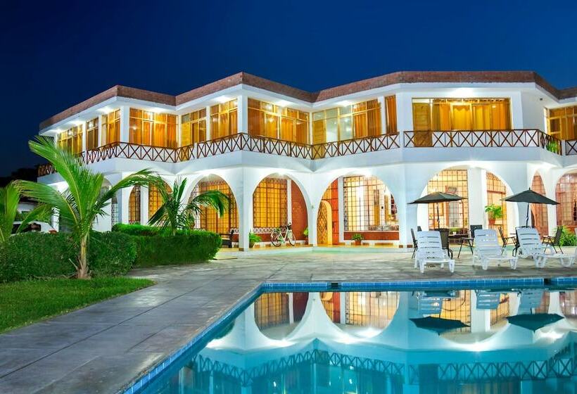 غرفة قياسية ثلاثية, Cocos Inn