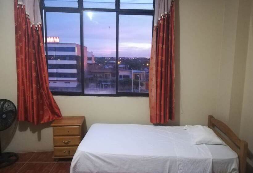 标准三人间, Hospedaje El Emperador