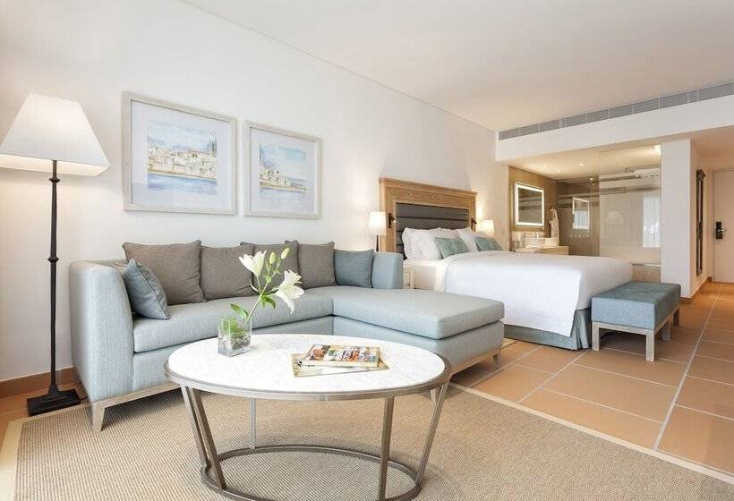 小型套房带泳池景, Pine Cliffs Ocean Suites, A Luxury Collection Resort & Spa, Algarve