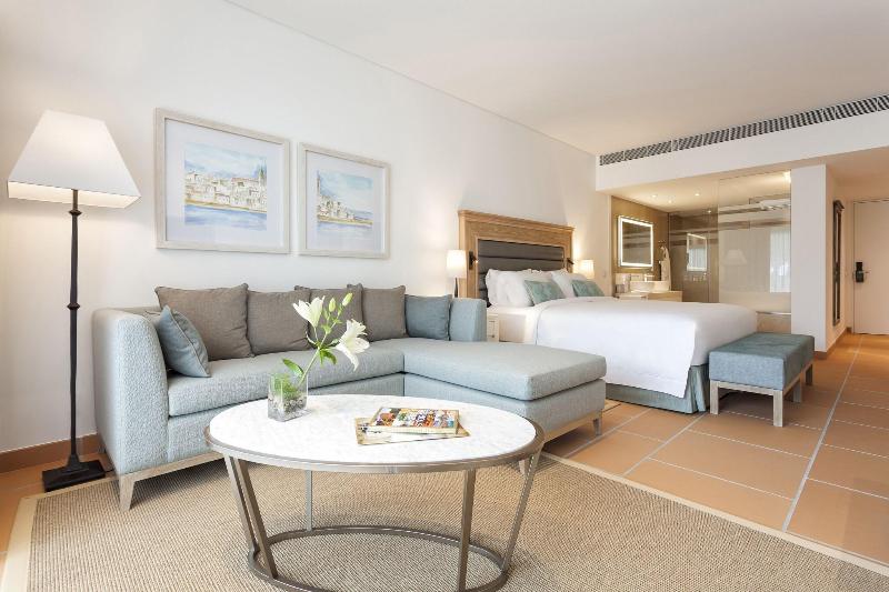小型套房带泳池景, Pine Cliffs Ocean Suites, A Luxury Collection Resort & Spa, Algarve
