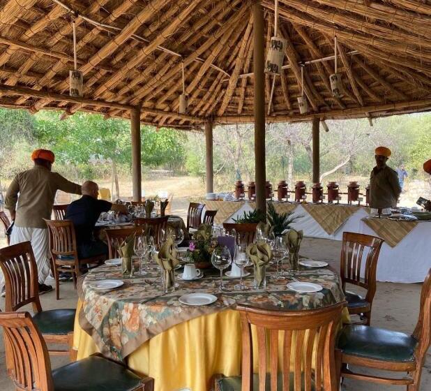 디럭스 스위트 킹 침대, Wild Resort Jaisalmer