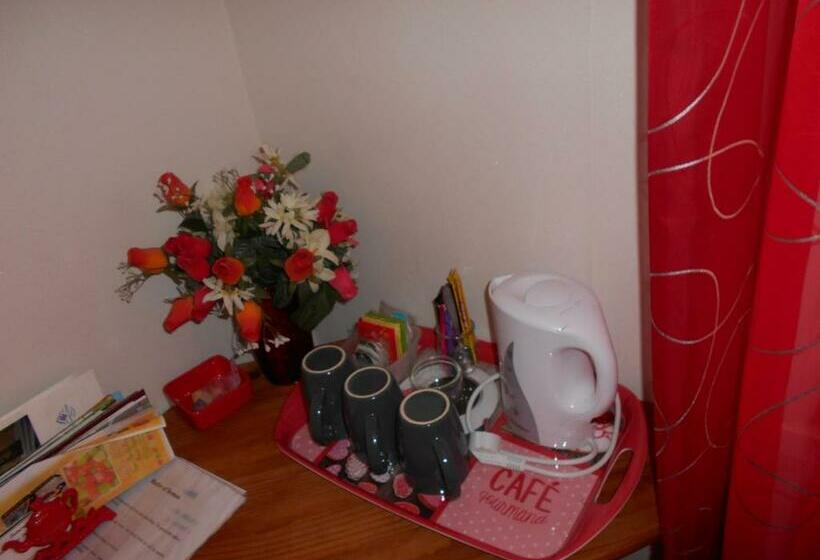 اتاق استاندارد سه نفره, Les Tilleuls B&b
