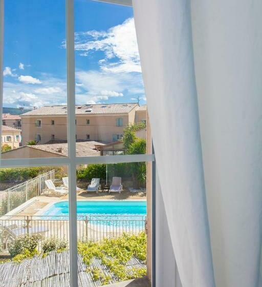 Номер Стандарт, Auberge De La Cauquiere