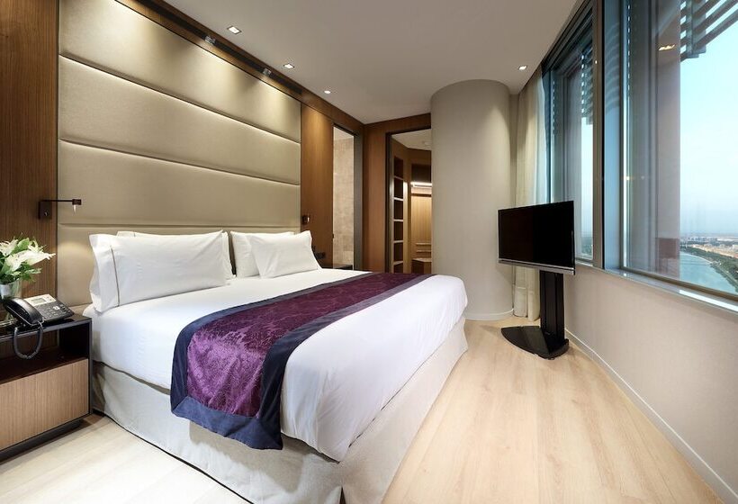 اتاق لوکس با چشم‌انداز شهر, Eurostars Torre Sevilla