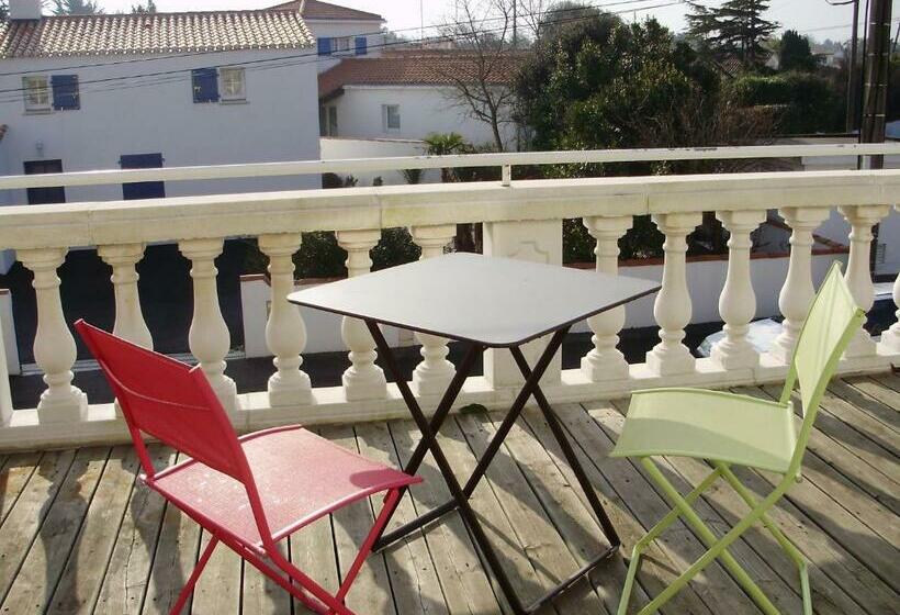 Трехместный Номер Комфорт, Logis Hôtel La Chaize