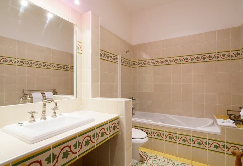 Номер Стандарт, Hôtel De Margaux