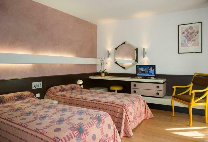 Номер Комфорт, Hôtel Urbain V