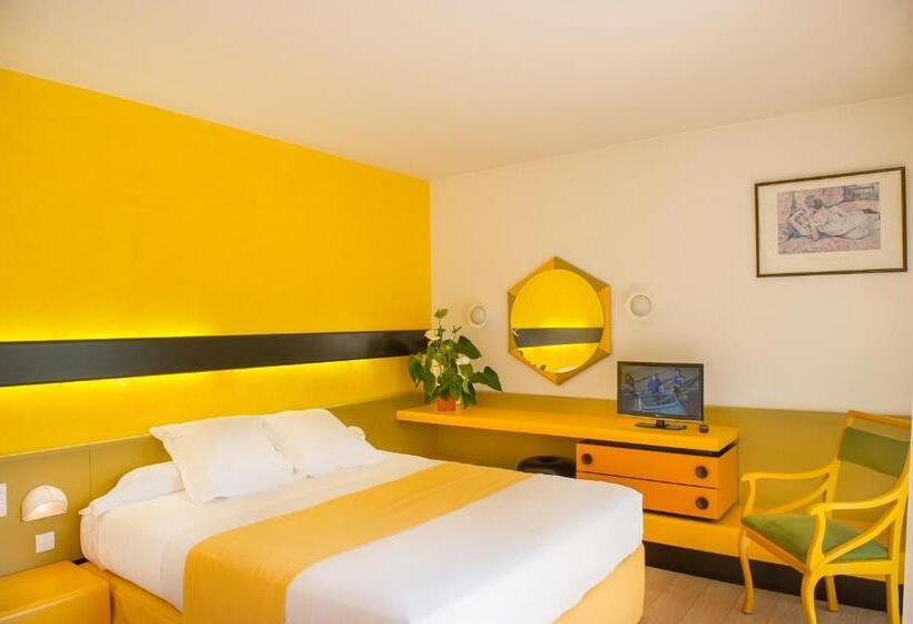 Номер Комфорт, Hôtel Urbain V