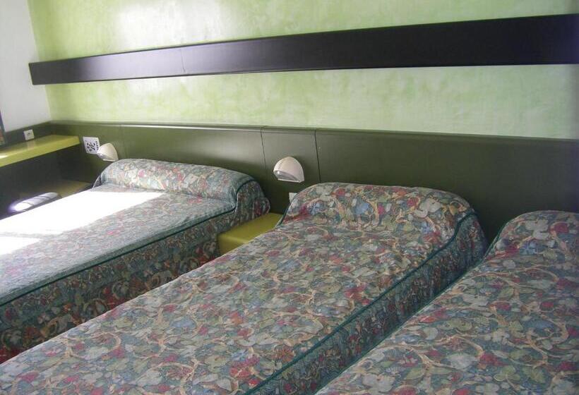 Четырехместный Номер Стандарт, Hôtel Urbain V
