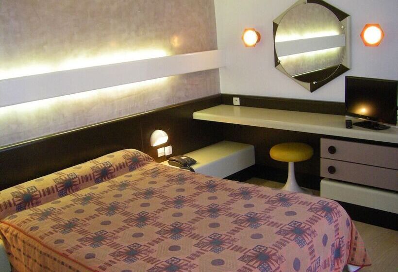 Номер Комфорт, Hôtel Urbain V