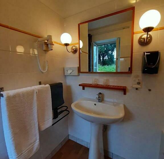 Семейный Номер Престиж, Auberge De Kerveoc H