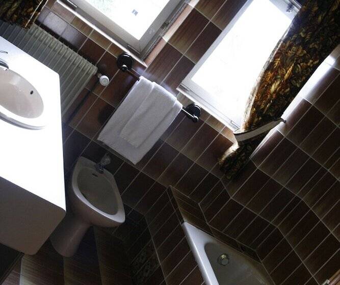 Номер Комфорт, Hôtel Majuscule