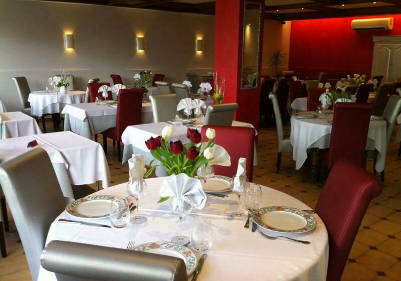 Трехместный Номер Премиум, Hôtel Restaurant Les Rochers