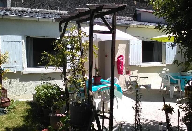 Трехместный Номер Стандарт Совместная Ванная, Le Parisien