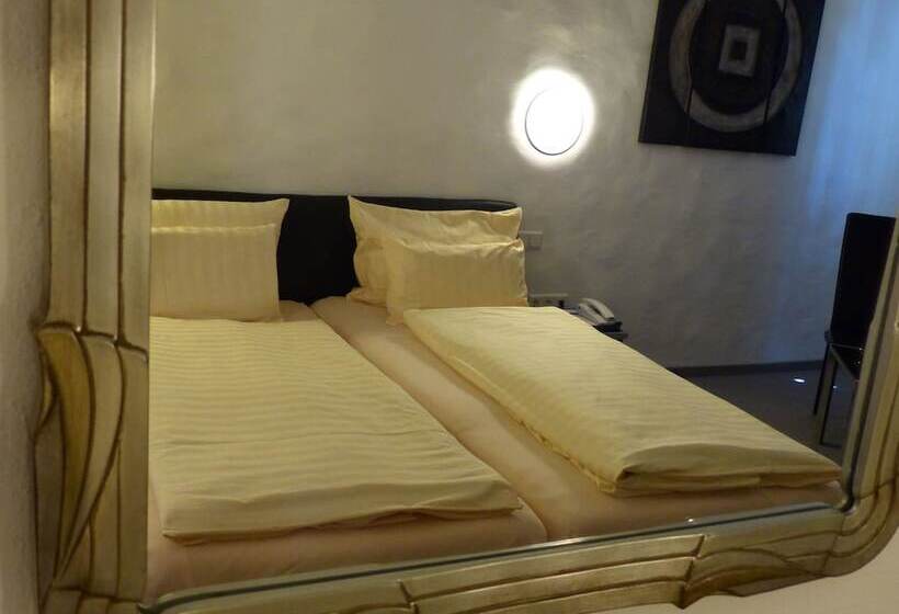 Студия Стандарт, Altstadt Hotel Gelnhausen