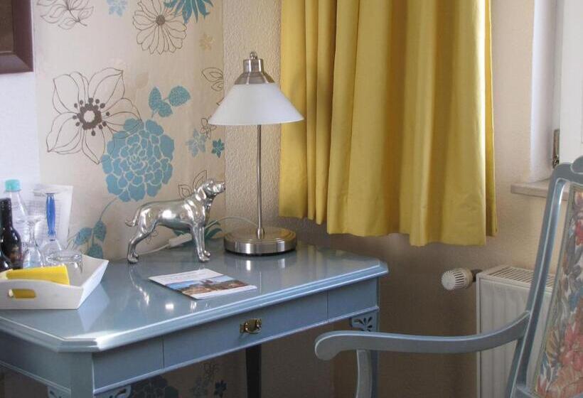 Quarto Estandar Individual, Willert