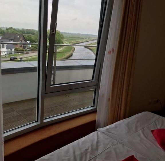 Suite with lake view, Nordseehotel Benser Hof Am Hafen