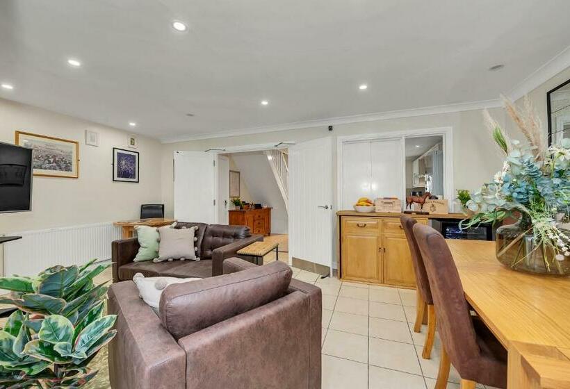 اتاق استاندارد, The Cambridgeshire