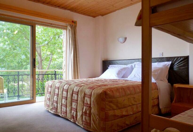 اتاق استاندارد سه تخته با بالکن, Mountain Rose Hotel & Restaurant