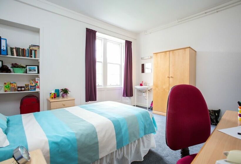 اتاق استاندارد یک نفره, Mcintosh Hall   Campus Accommodation