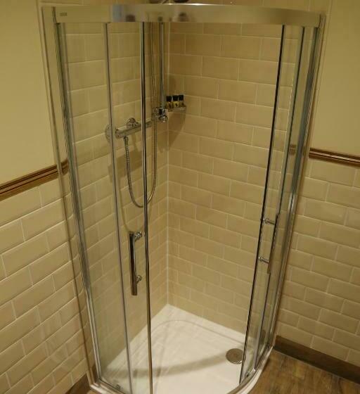 패밀리 룸, Number 8 The Townhouse