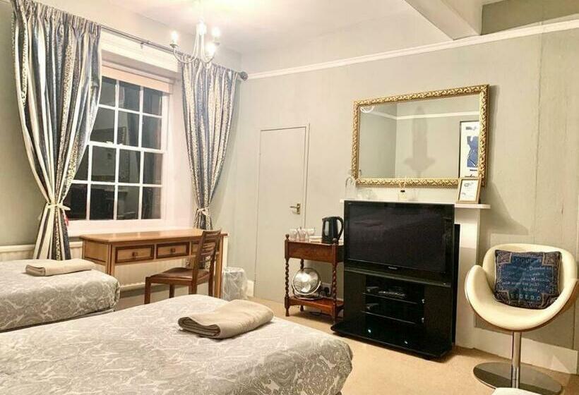 Трехместный Номер Классика, Colthrop Manor B&b