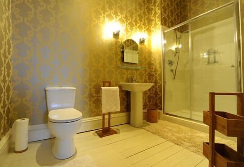 اتاق پرمیوم, The Townhouse