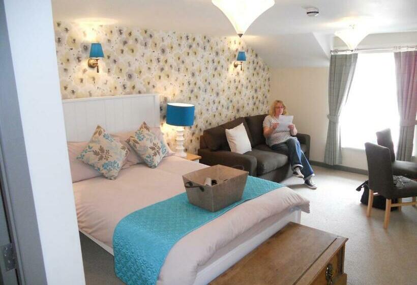 חדר משפחתי, The White Lion