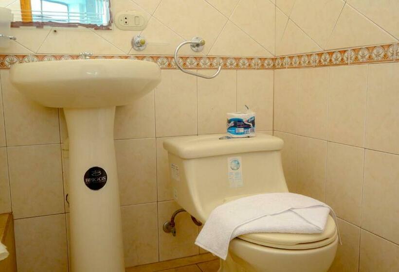 Трехместный Номер Superior, Hostal Sir Francis Drake