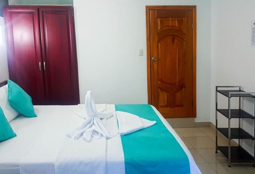 Номер Стандарт, Hostal Sir Francis Drake