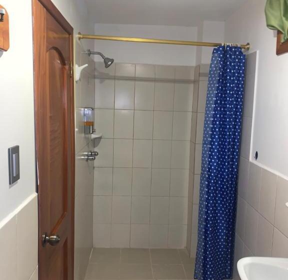 Номер Стандарт, Hostal White House Galapagos