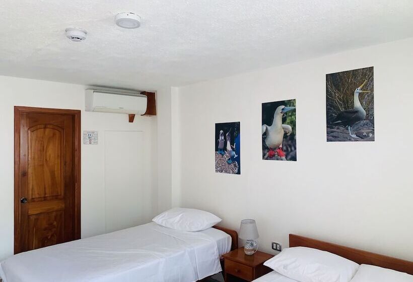 Номер Стандарт Трехместный, Hostal White House Galapagos