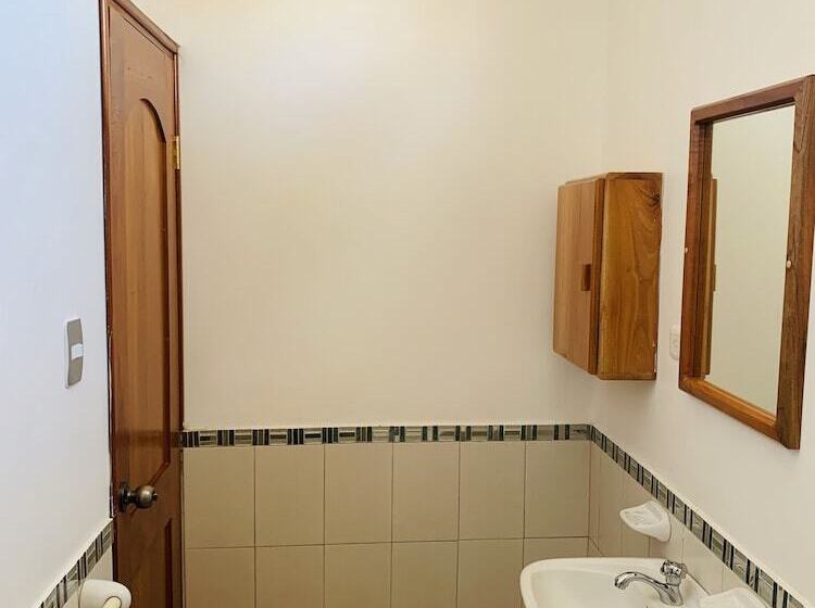 Номер Стандарт Трехместный, Hostal White House Galapagos
